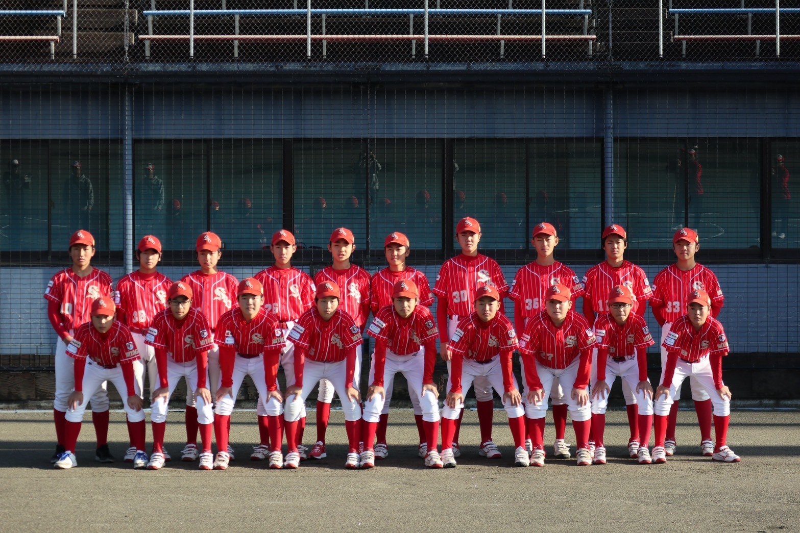 仙台泉ボーイズの選手・指導者の公式集合写真